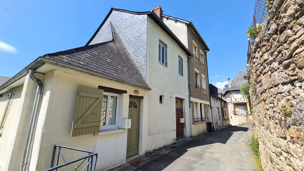 Maison à TERRASSON-LAVILLEDIEU