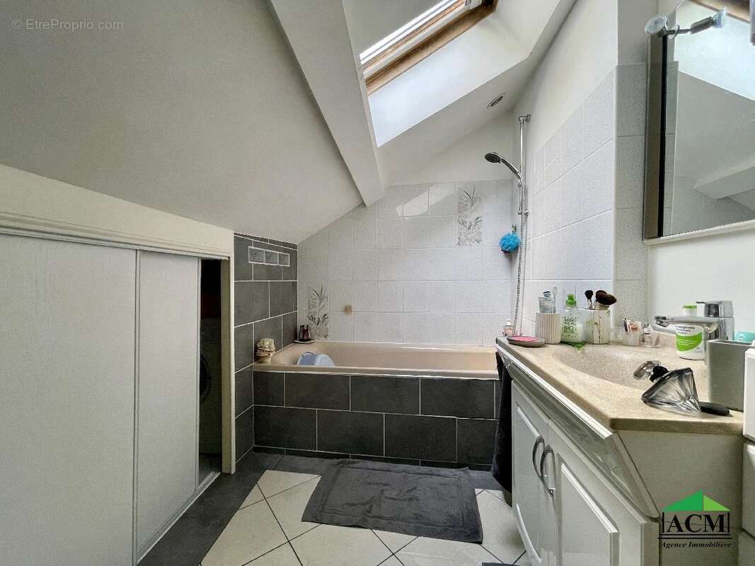 Appartement à MERY-SUR-OISE