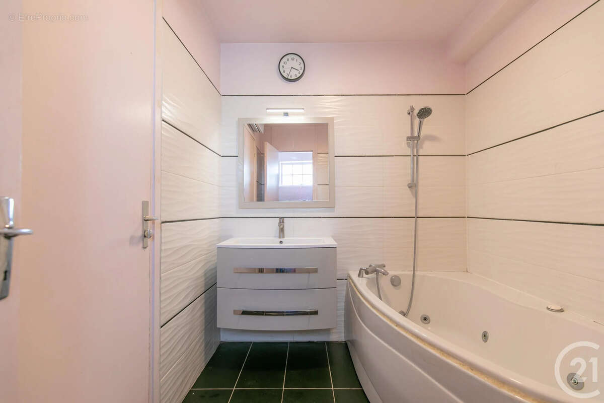 Appartement à SAINT-MAUR-DES-FOSSES