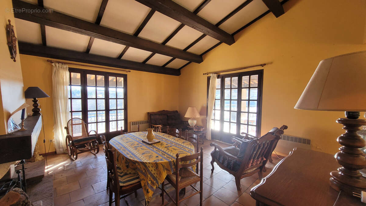 Maison à REVEST-DU-BION