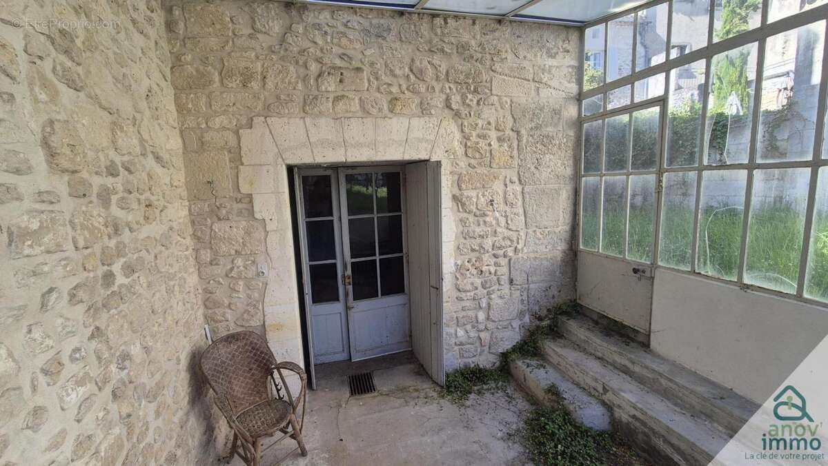 Maison à VILLEBOIS-LAVALETTE