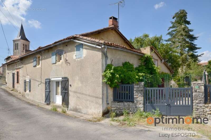  Charmante maison en pierre avec dépendance à rénover – Cœur de Saint-Laurent-de-Céris (Charente)  - photo 37