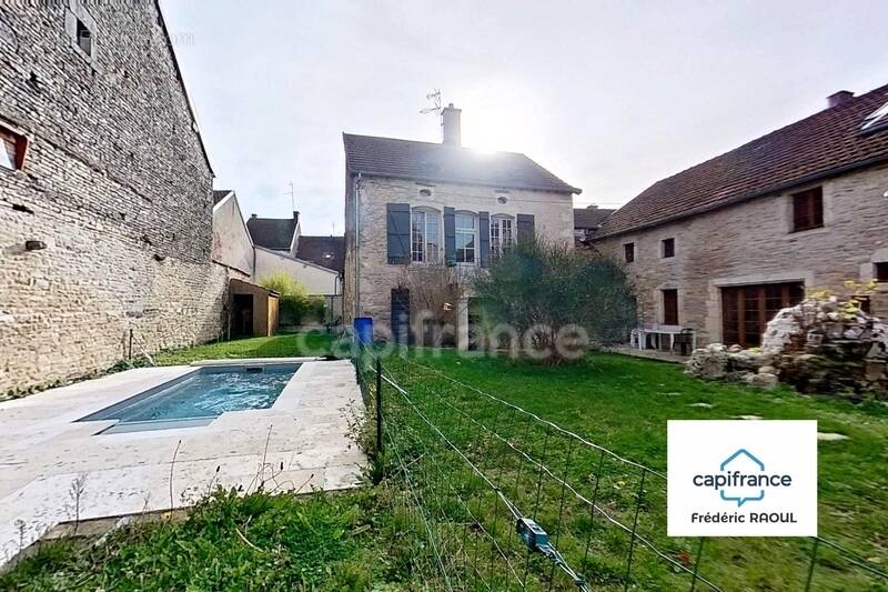 Maison à IS-SUR-TILLE