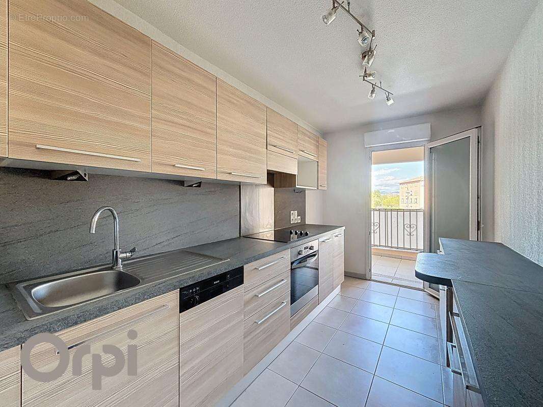 Appartement à ROQUEBRUNE-SUR-ARGENS