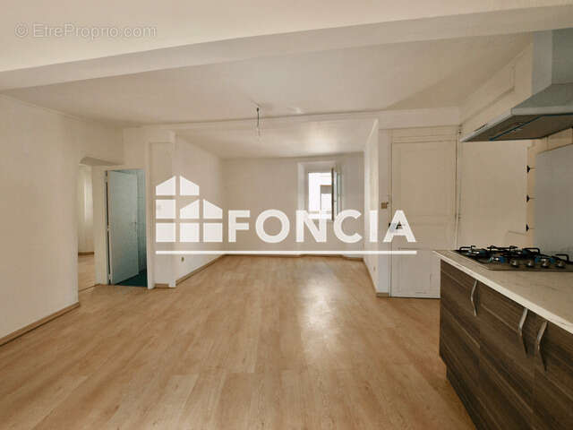 Maison à SAINT-LAURENT-DE-CERDANS