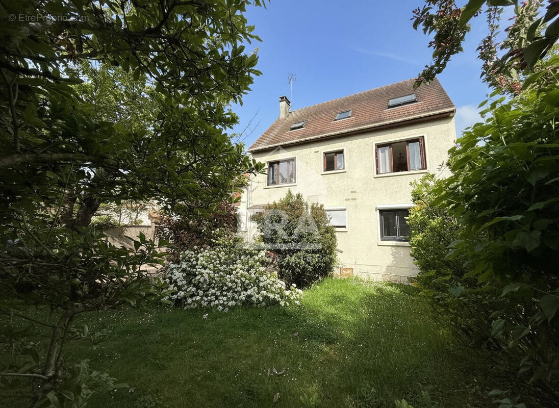 Maison à PONTAULT-COMBAULT