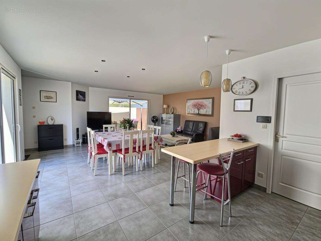 Maison 96 m² à Saint-Vivien  - photo 3