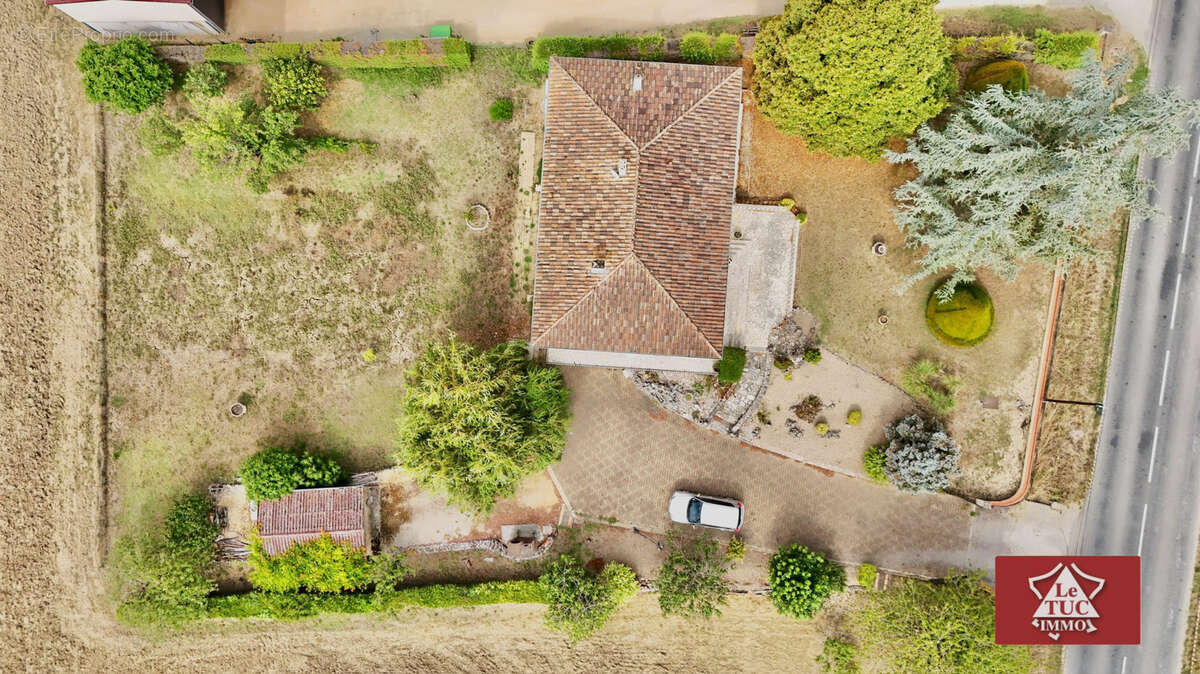 Maison 4 chambres avec garages et jardin - photo 3