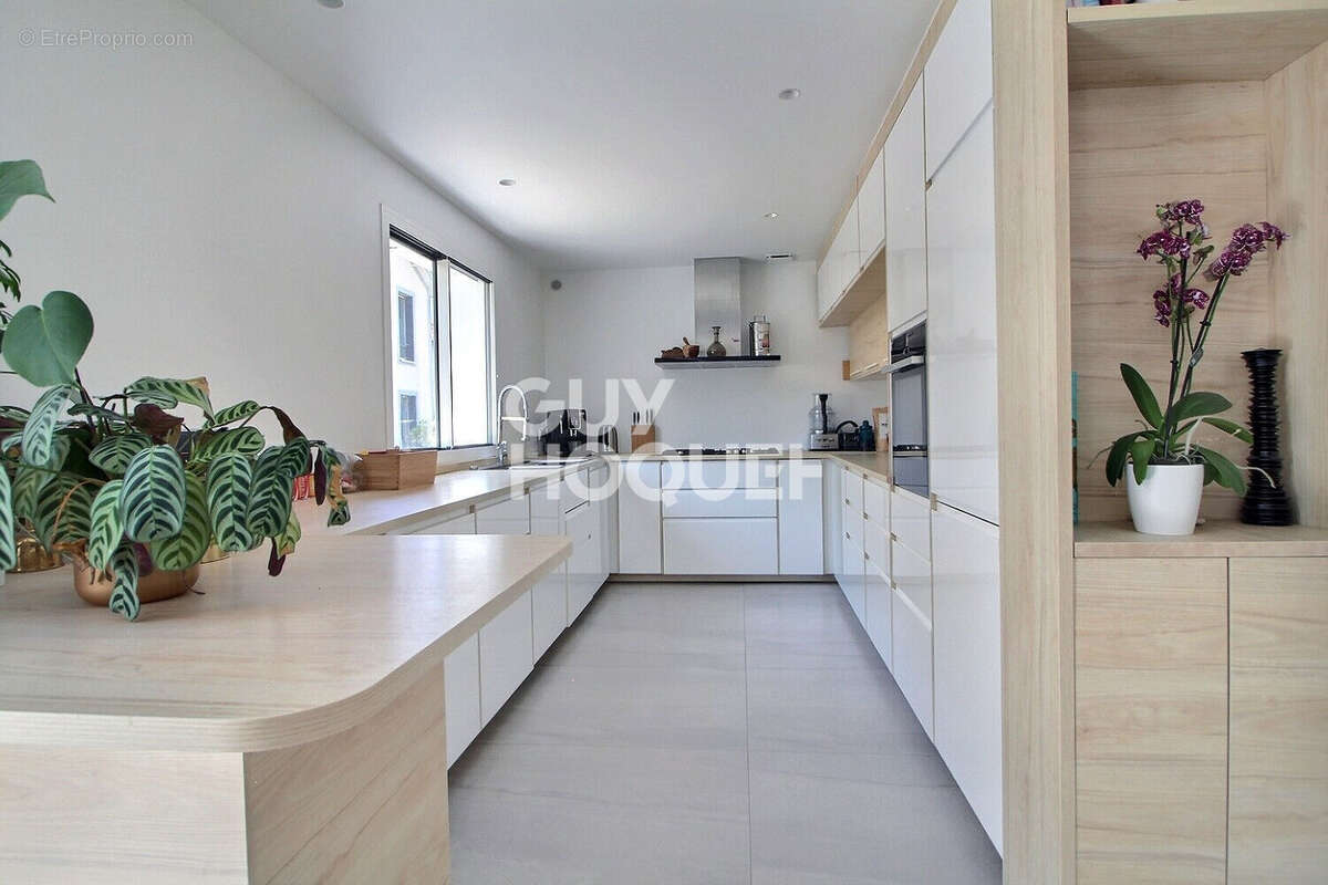 Maison Velizy Bas 6 pièces 165m² - photo 5