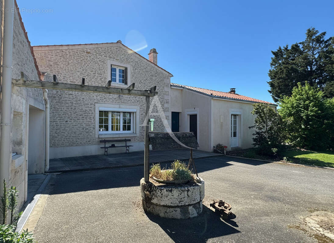 Maison à LE GUE-DE-VELLUIRE