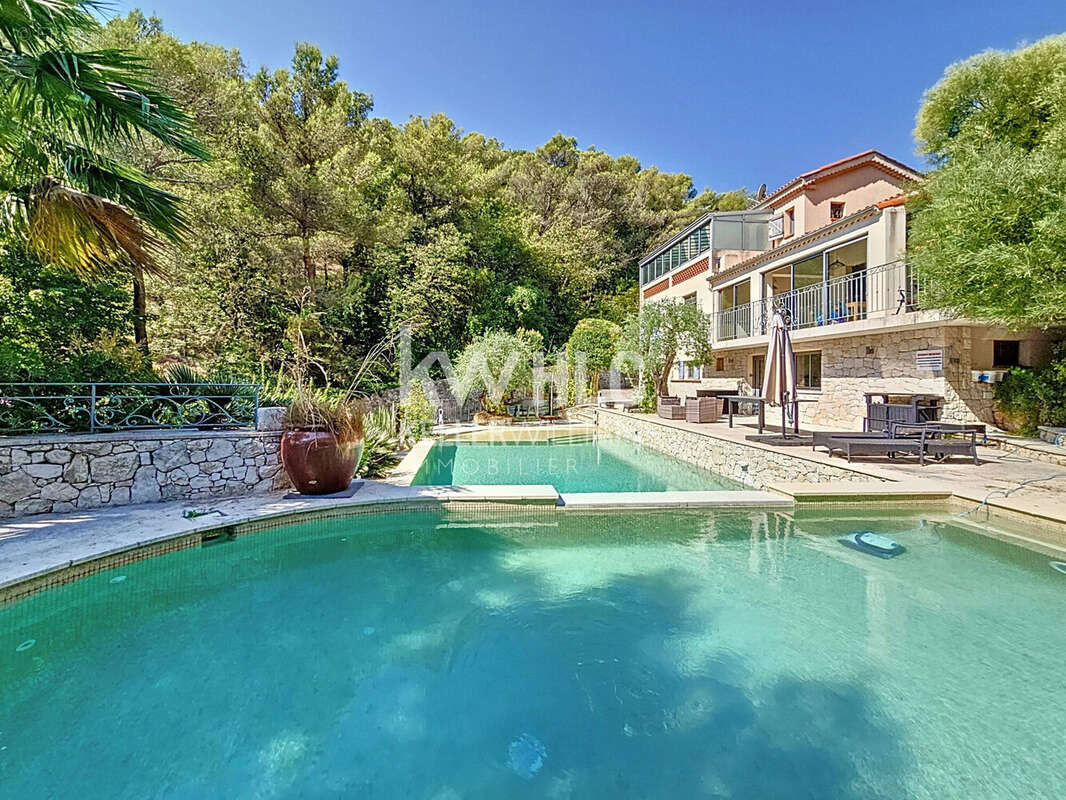 Maison 250 m² à Eze  - photo 5