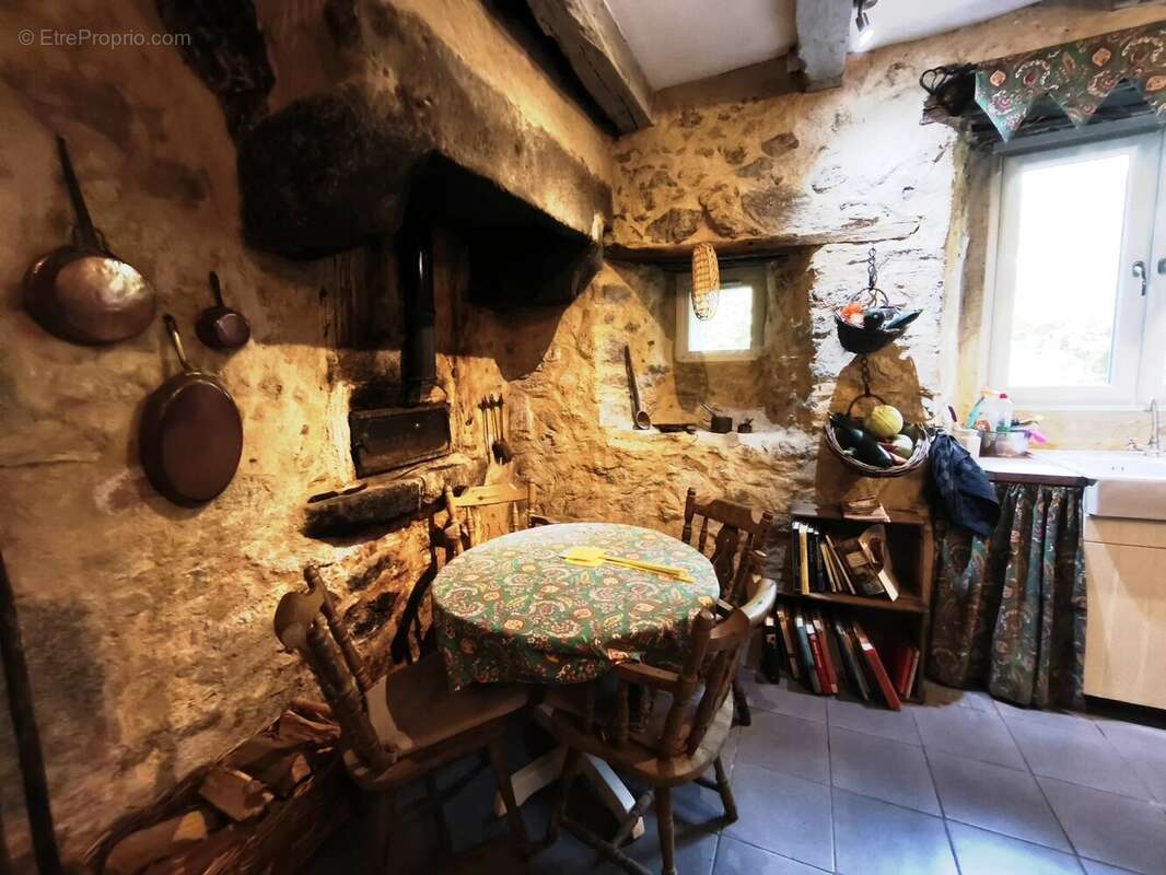 Domaine de Campagne Élégant du XIIIe Siècle avec Bois, Camping & Dépendances - photo 9