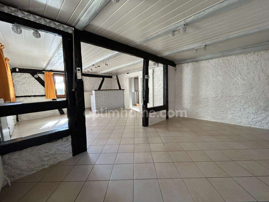 UFFHEIM, Magnifique maison alsacienne, 159.50m², 4chambres, climatisation, panneaux solaires. Beaucoup de cachet et de charmes - photo 2