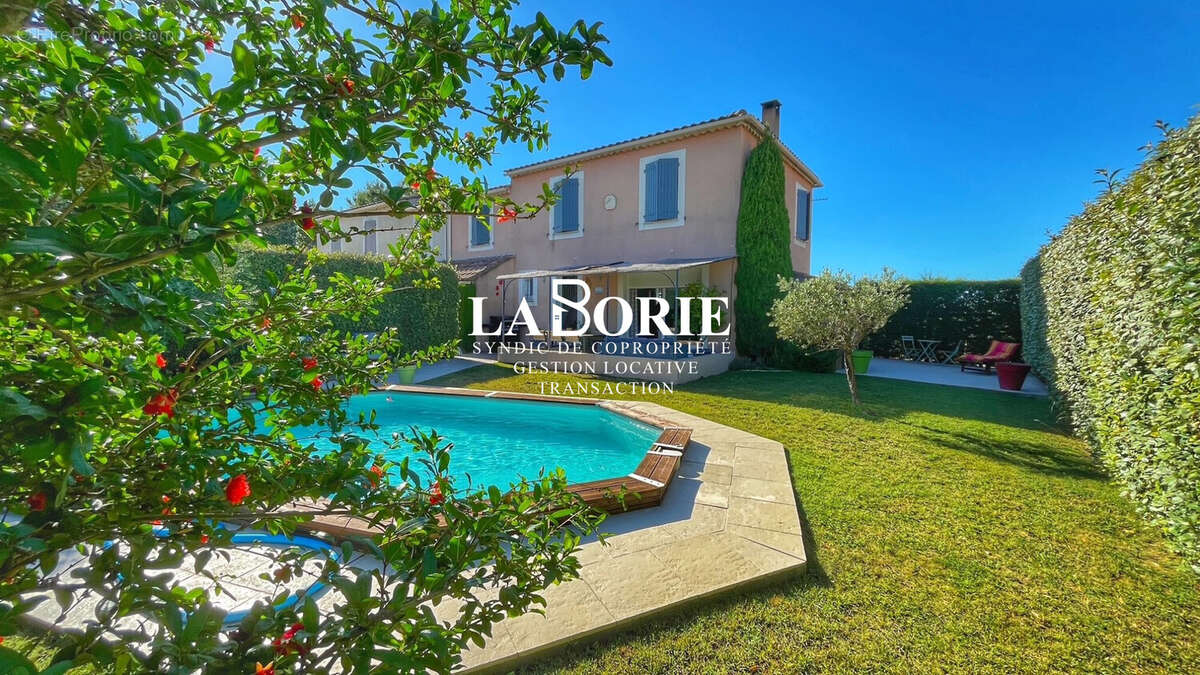 Maison 98 m² à Rochefort-Du-Gard  - photo 2