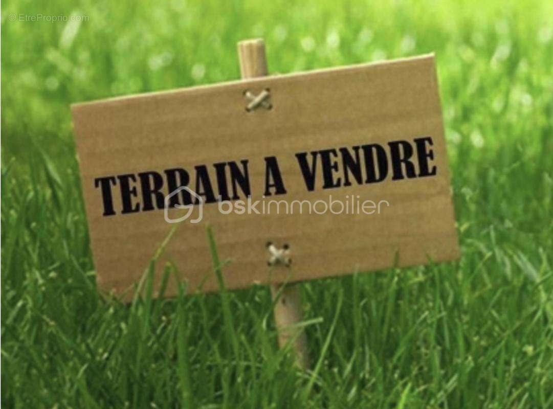 Proche du Village d'Orgon 13660 ,Votre projet , terrain constructible 222 m2 Viabilisé , Bonne Exposition , Secteur calme en ple - photo 2