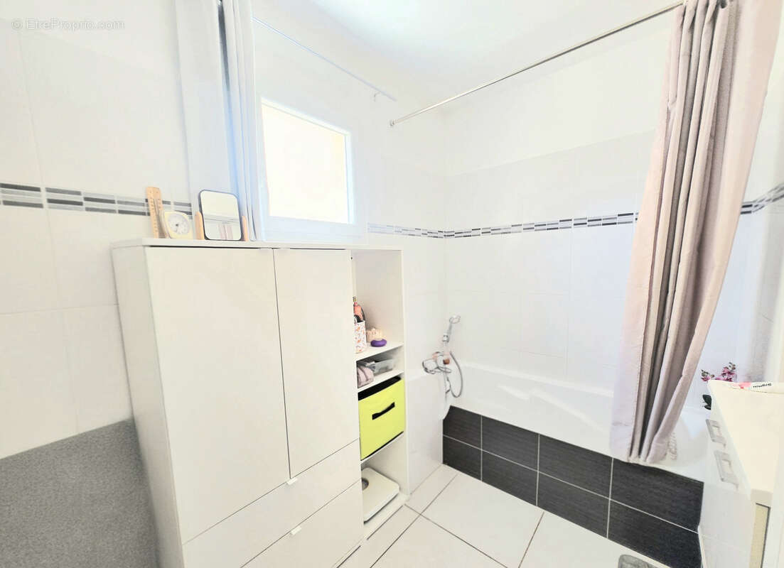Appartement à SIX-FOURS-LES-PLAGES