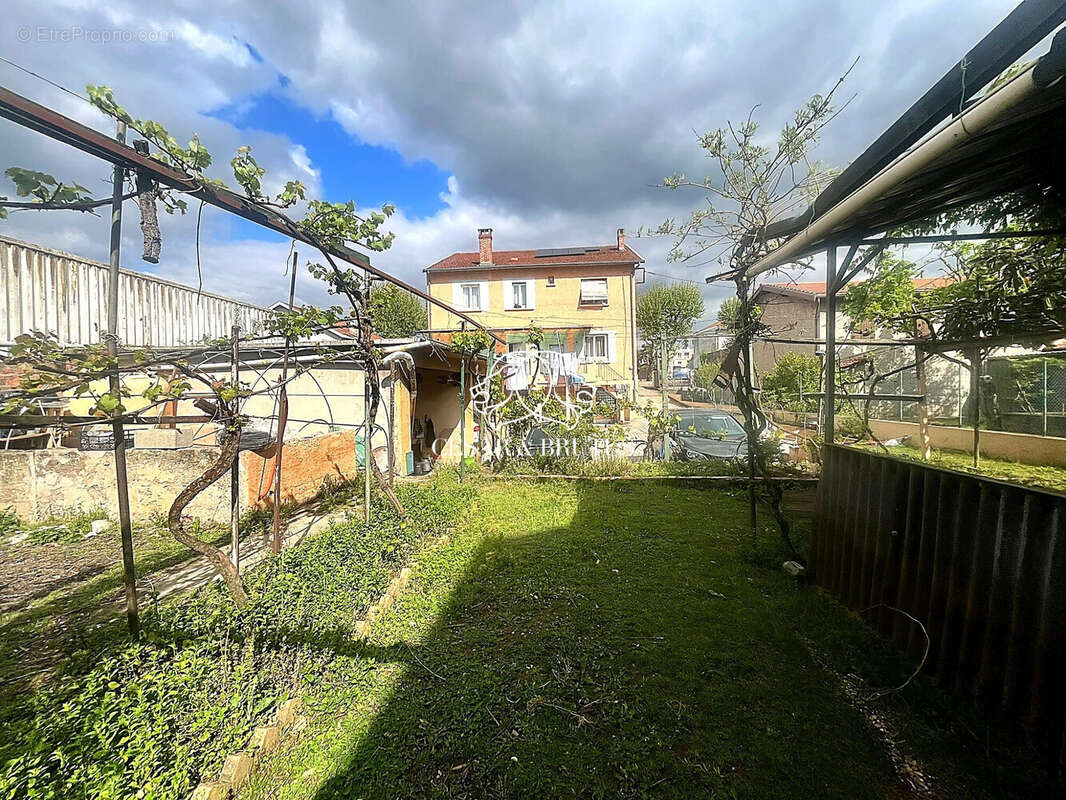 Appartement 415 m² à Roussillon  - photo 3