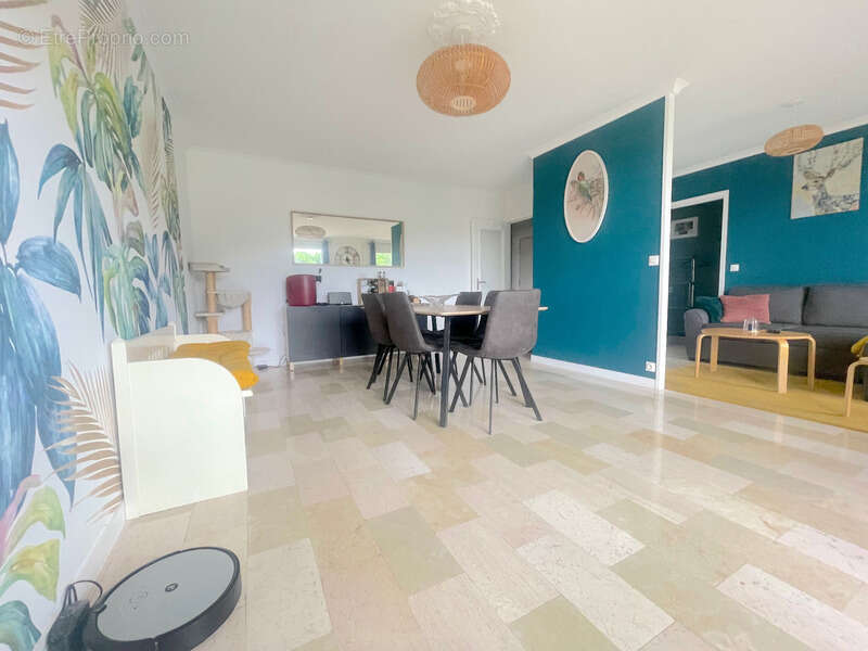 Appartement T4- 81,63m2- 8ème et dernier étage- Cave- Parking Privatif- Garage- Vue dégagée - Montaud- Le Grand Clos - photo 7