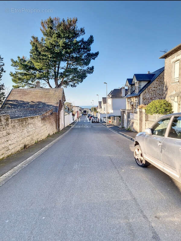 Appartement à DONVILLE-LES-BAINS