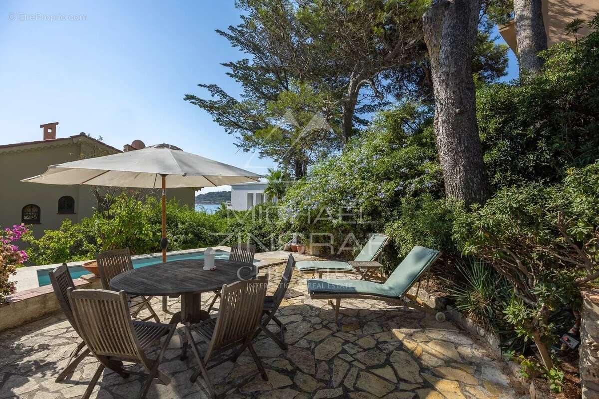 Exclusivité – Villa d’exception avec vue mer sur la baie de la Garoupe - photo 10