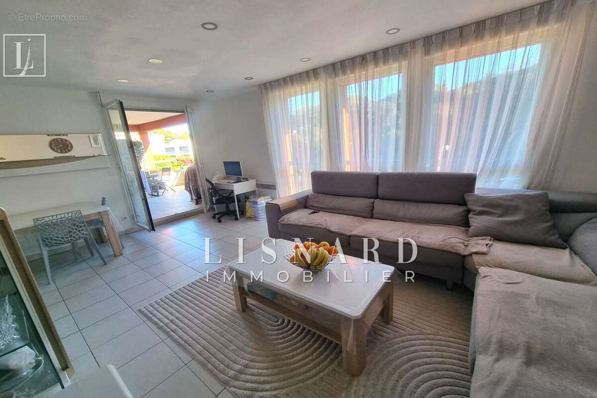 Appartement à VALLAURIS