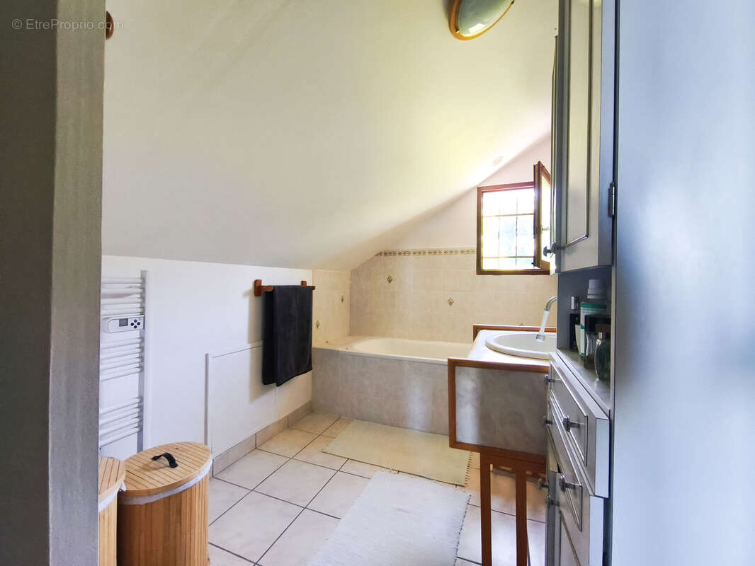 Maison à CRANVES-SALES