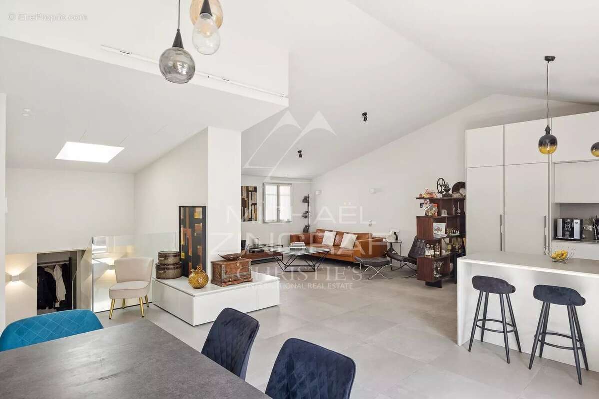 NICE Centre – Duplex moderne dans immeuble bourgeois avec grande terrasse - photo 5