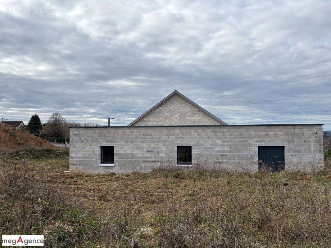 Maison à SAINT-GERMAIN-LES-VERGNES