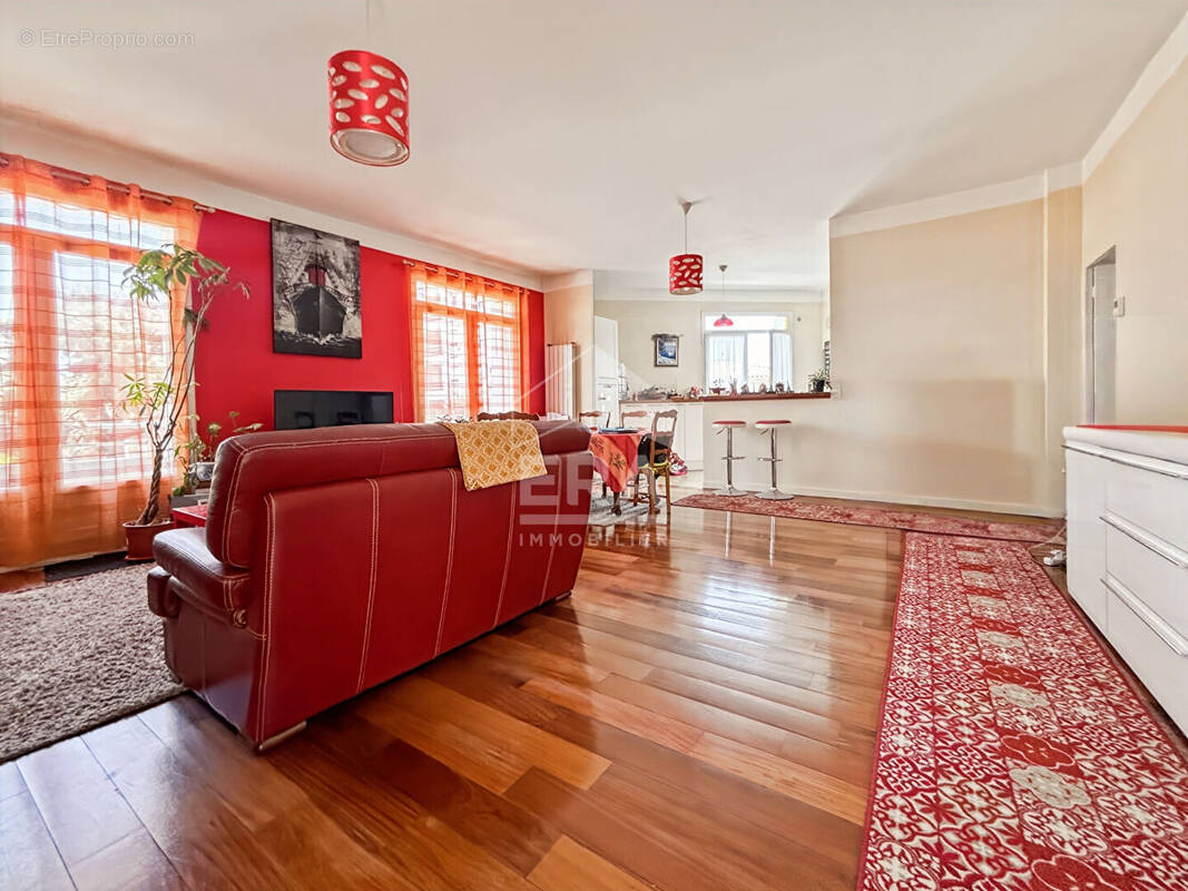 Appartement à MARSEILLE-4E