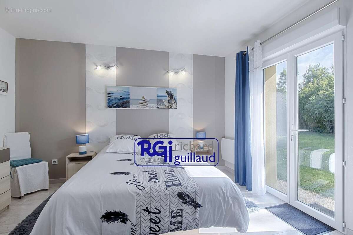 Maison à MONTAGNIEU