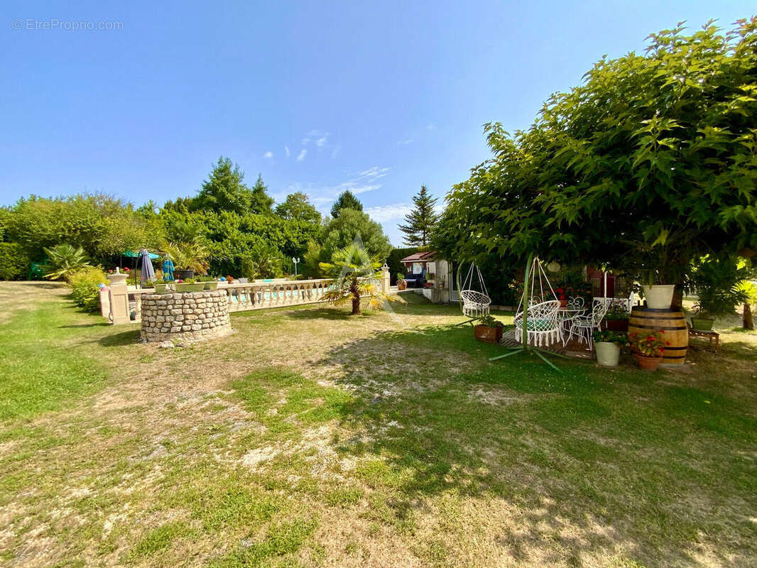 Maison à BARBEZIEUX-SAINT-HILAIRE