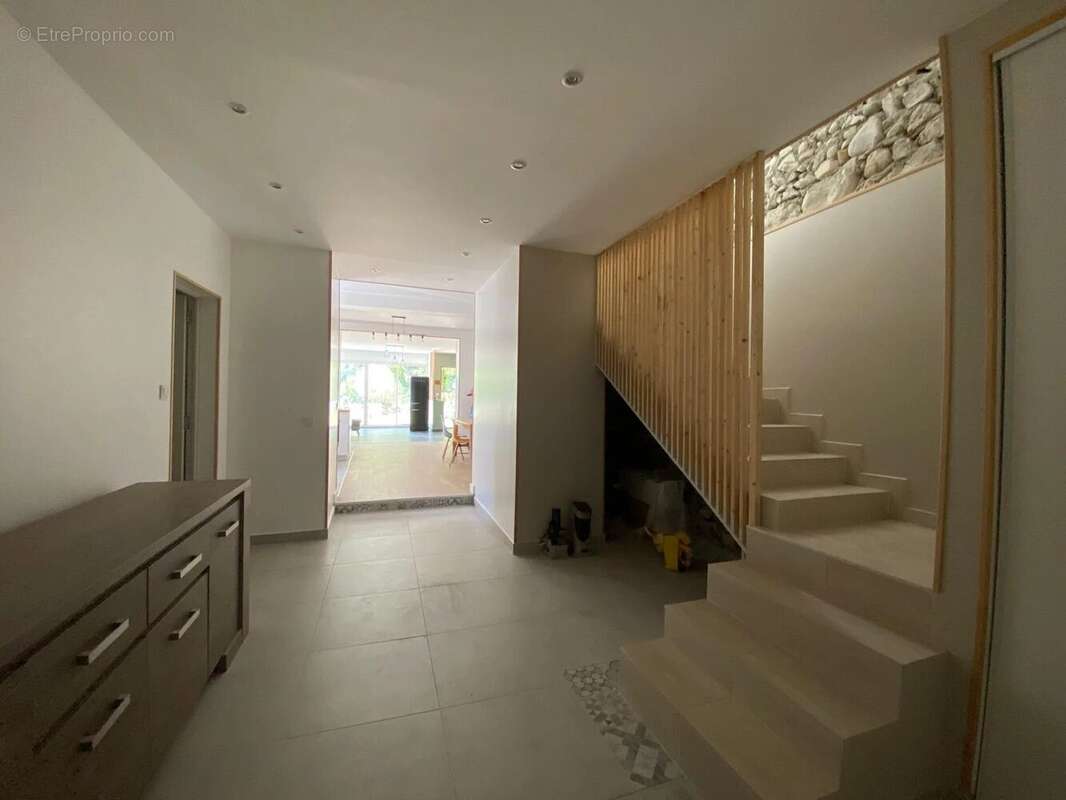 Maison à VEUREY-VOROIZE