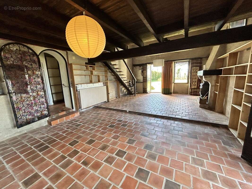 Maison à YVRAC-ET-MALLEYRAND