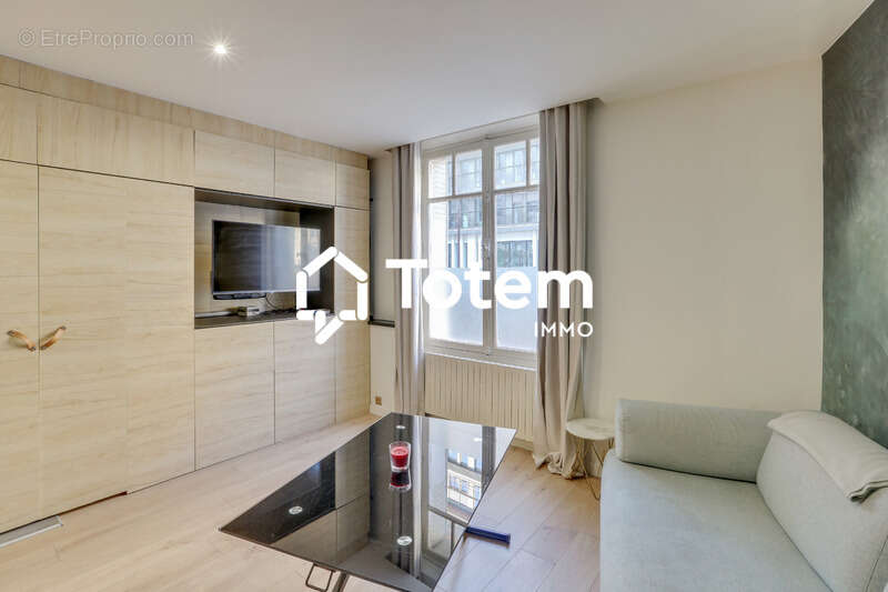 Appartement à NEUILLY-SUR-SEINE