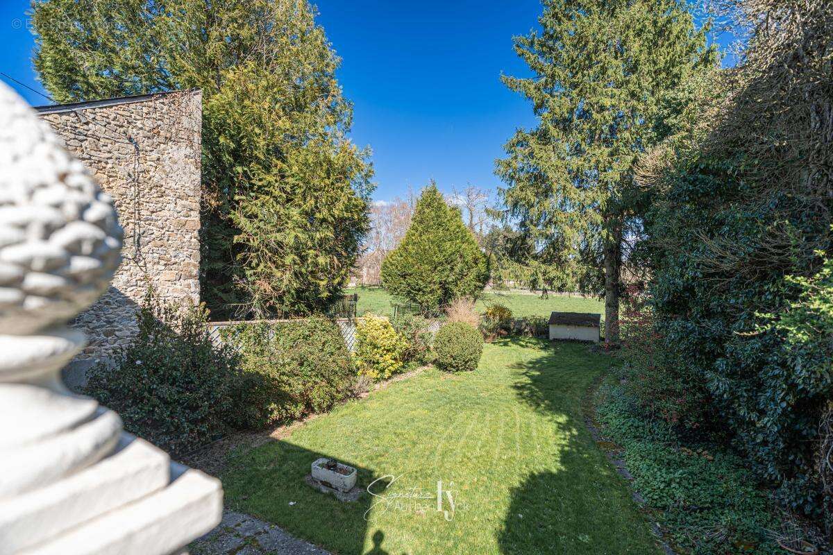 Appartement à SAINT-ETIENNE-DE-FURSAC