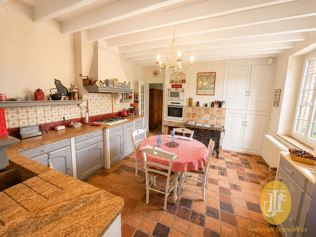 Maison à LA CHAPELLE-REANVILLE