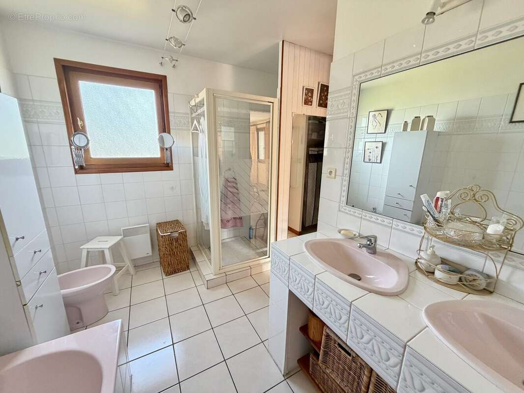 Maison à SAINT-GENEST-LERPT