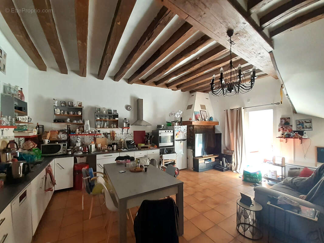 Commerce à LA CHARTRE-SUR-LE-LOIR