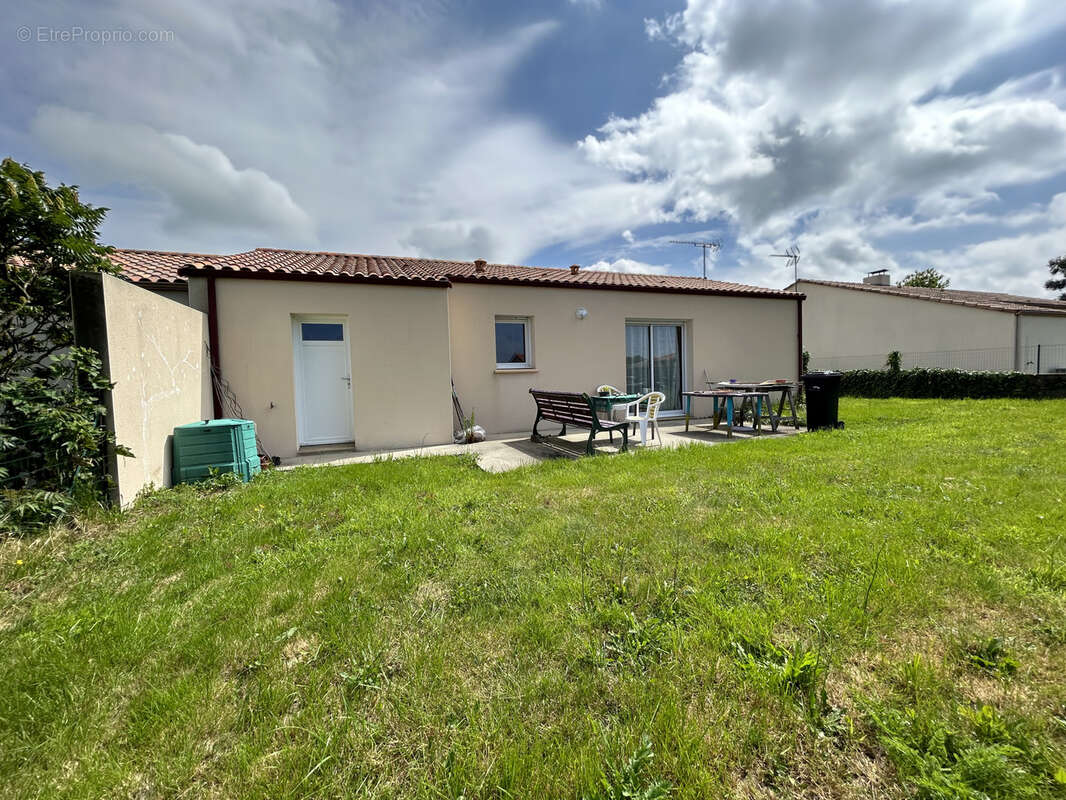 Maison à LES LANDES-GENUSSON