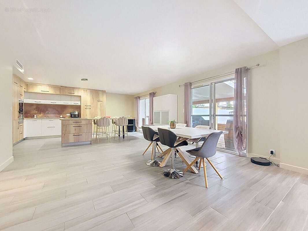 Maison à PAREMPUYRE