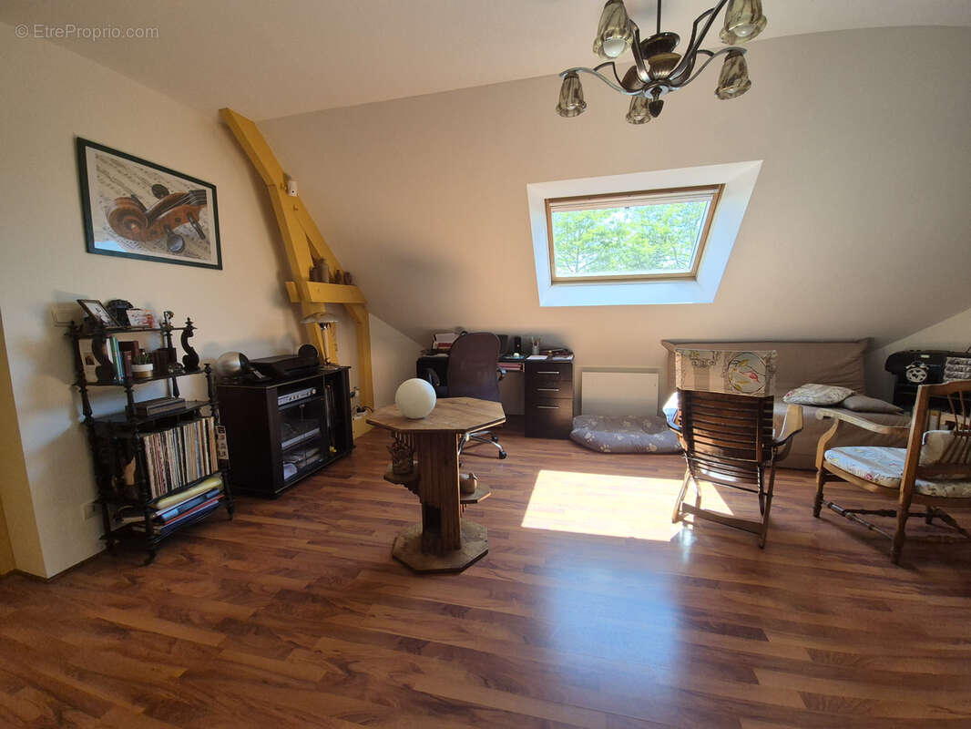 À VENDRE   CONTEMPORAINE 120 M2 À 10 Minutes de SABLÉ  'Une maison lumineuse, économique et moderne'. - photo 5