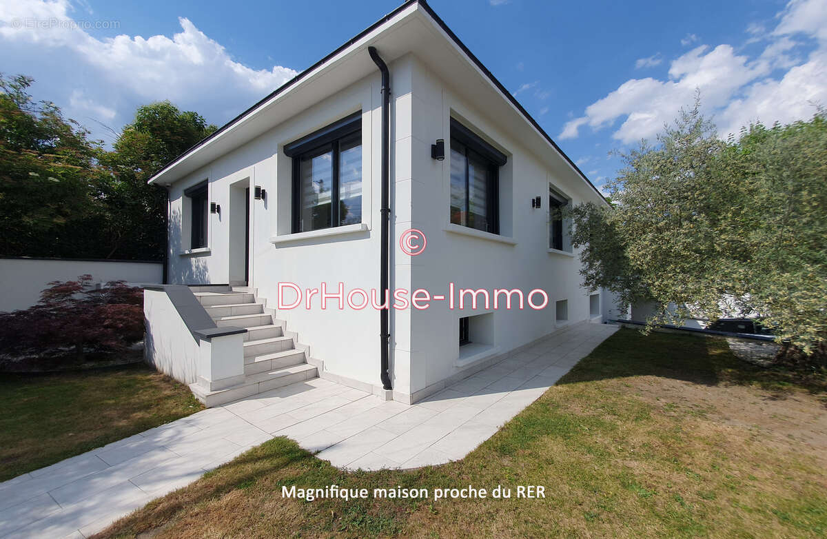 Maison à SAINT-MAUR-DES-FOSSES