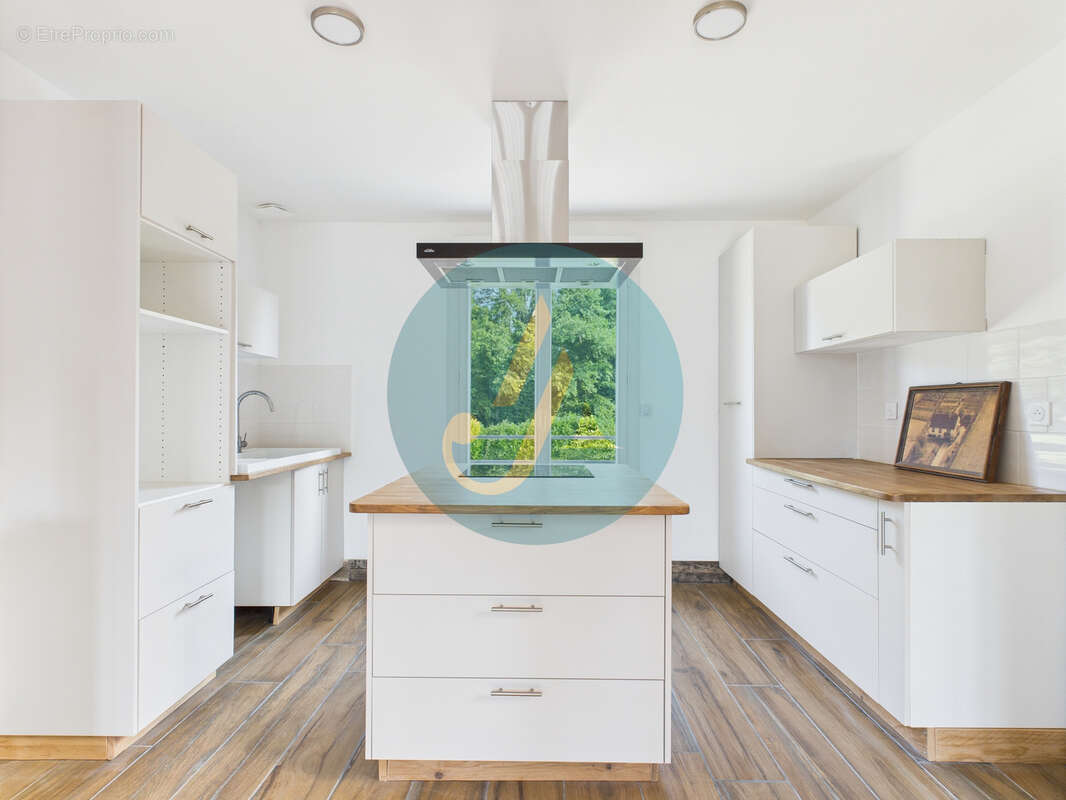 Maison à LA CHAPELLE-D&#039;ANGILLON