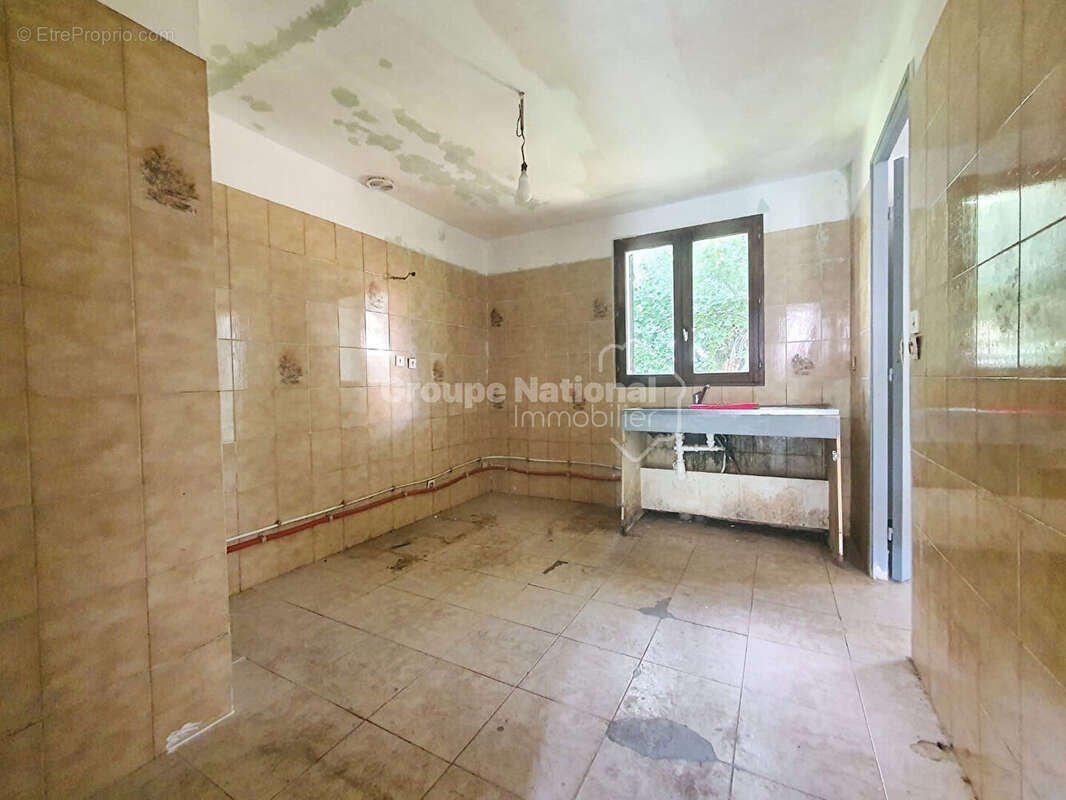 Maison à SAINT-CHAMAS