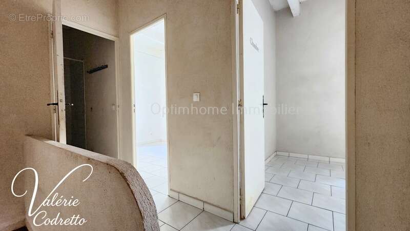 Maison à SOLLIES-TOUCAS