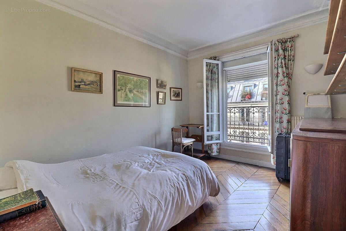 Appartement à PARIS-10E