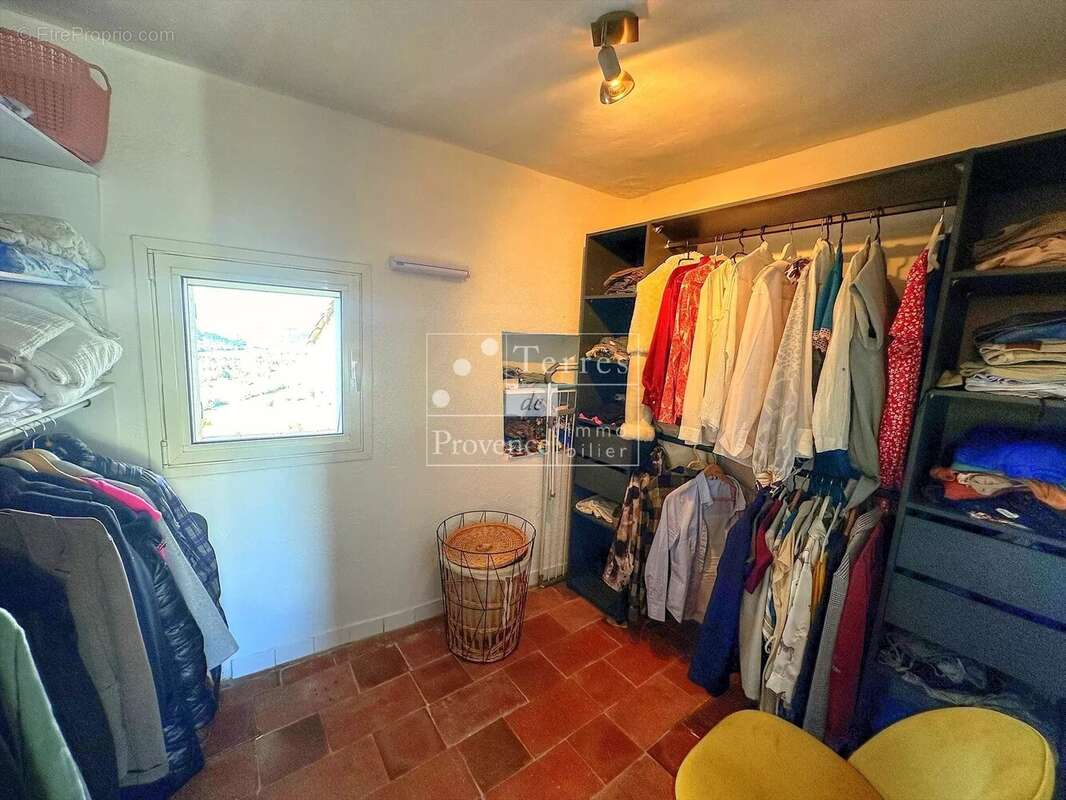 Maison à FOX-AMPHOUX