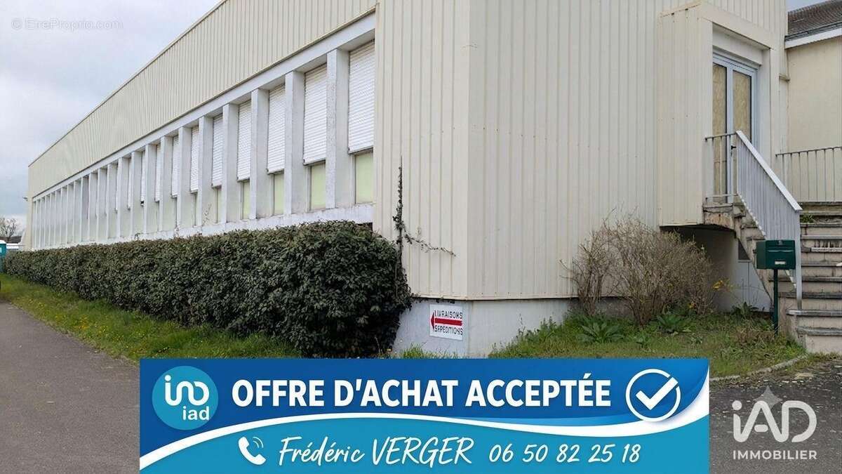 Commerce 15000 m² à Saint-Pierre-Montlimart  - photo 3