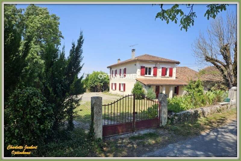 Maison à AUBETERRE-SUR-DRONNE