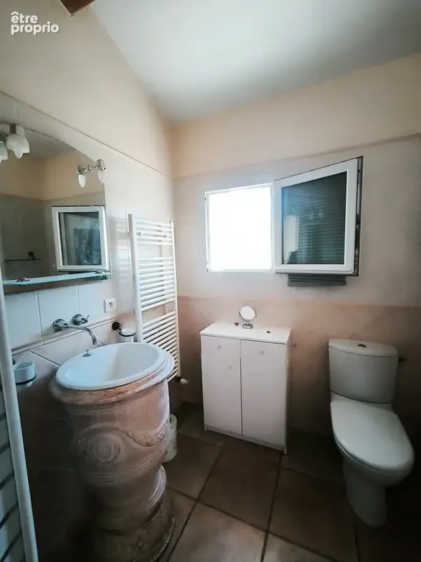 Mas rénové de 195m2 avec 1750m2 de terrain avec vue dégagée - photo 8